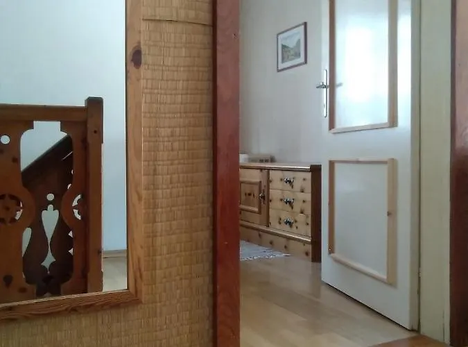 迪莱克特湖畔公寓