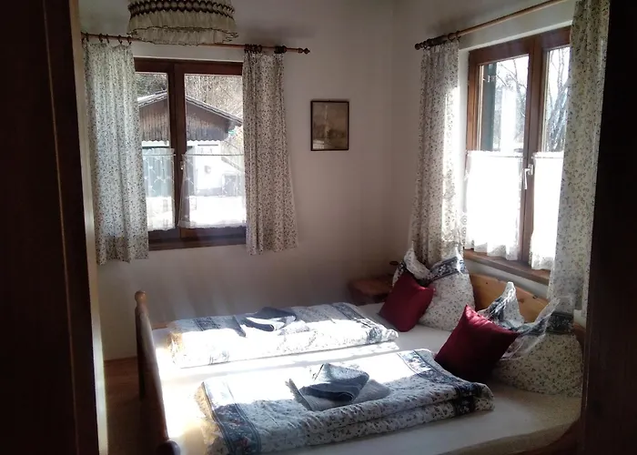 迪莱克特湖畔公寓 *