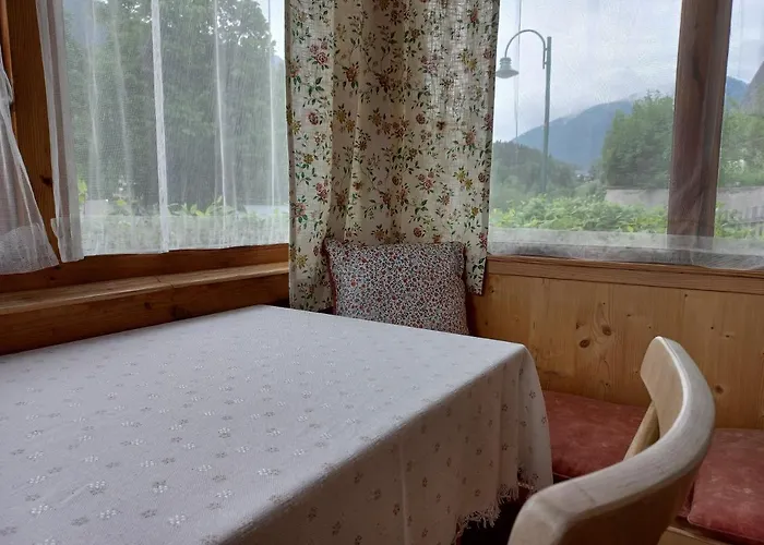 迪莱克特湖畔公寓