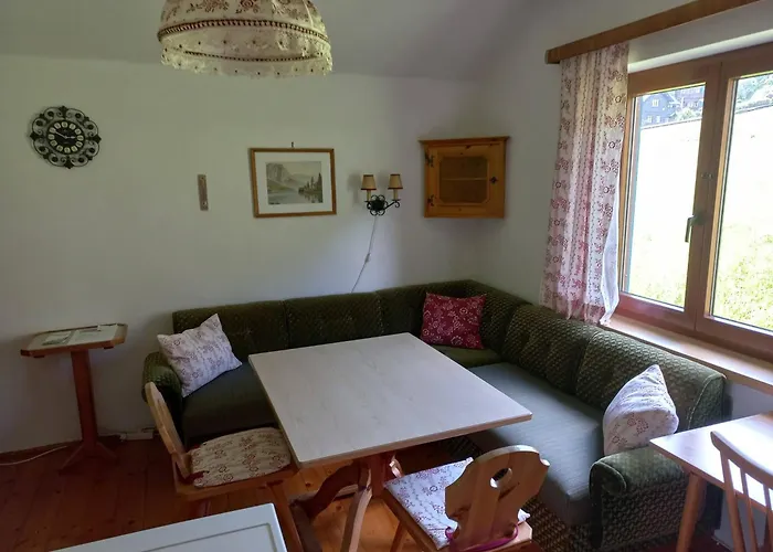 迪莱克特湖畔公寓