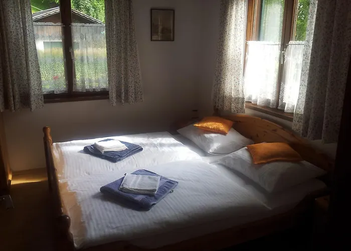 迪莱克特湖畔公寓