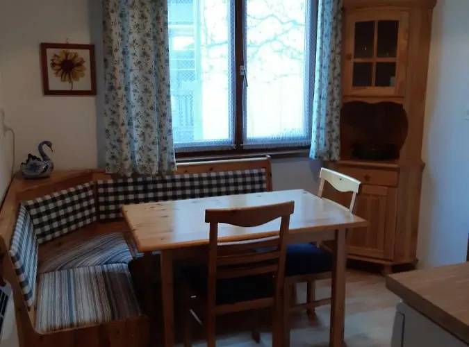 迪莱克特湖畔公寓 公寓 *